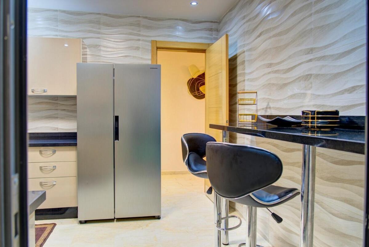 Luxe 3 Bedroom Piscine *