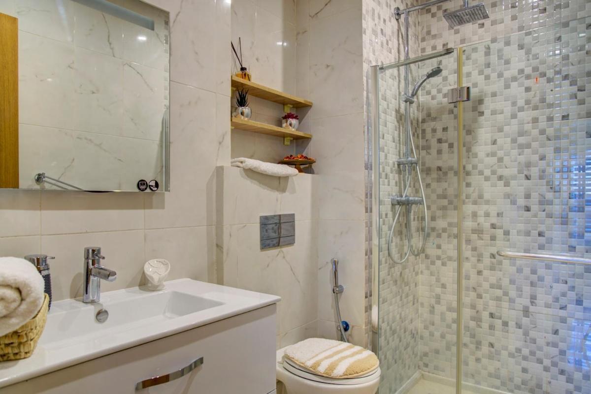Luxe 3 Bedroom Piscine *