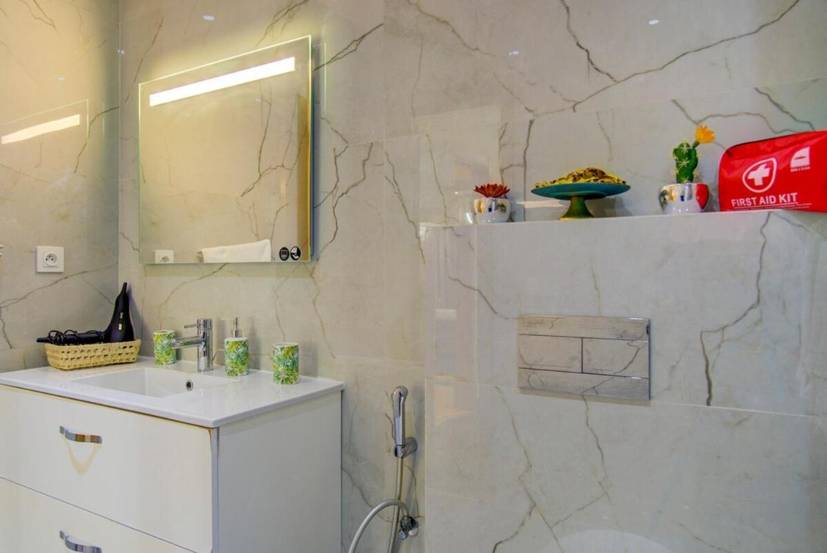 Apartment Luxe 3 Bedroom Piscine