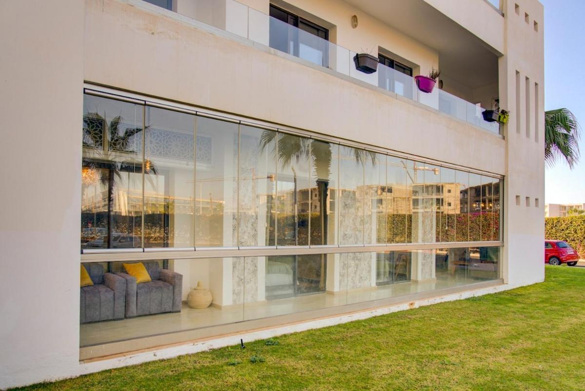 Luxe 3 Bedroom Piscine Apartment *